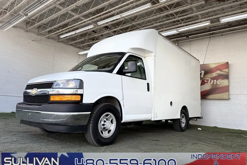 2018 Chevrolet Express Cutaway Work Van photo 1