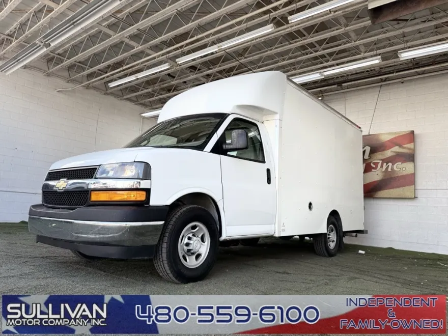 2018 Chevrolet Express Cutaway Work Van photo 1