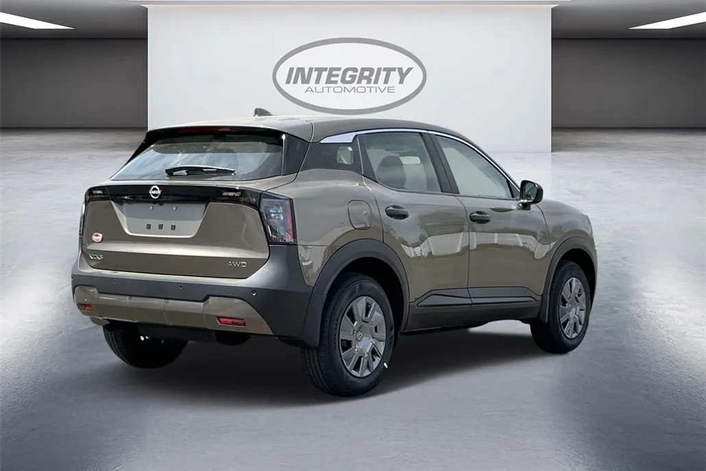 2025 Nissan Kicks S photo 1