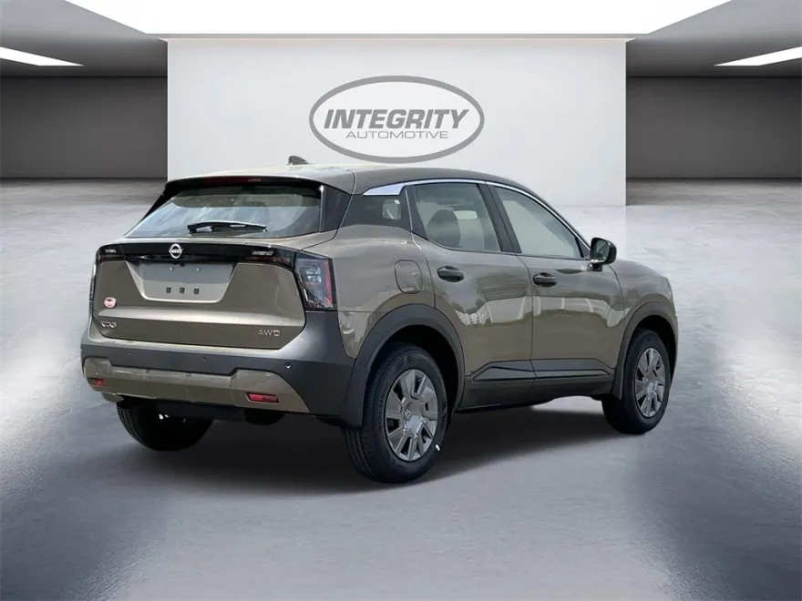 2025 Nissan Kicks S photo 1