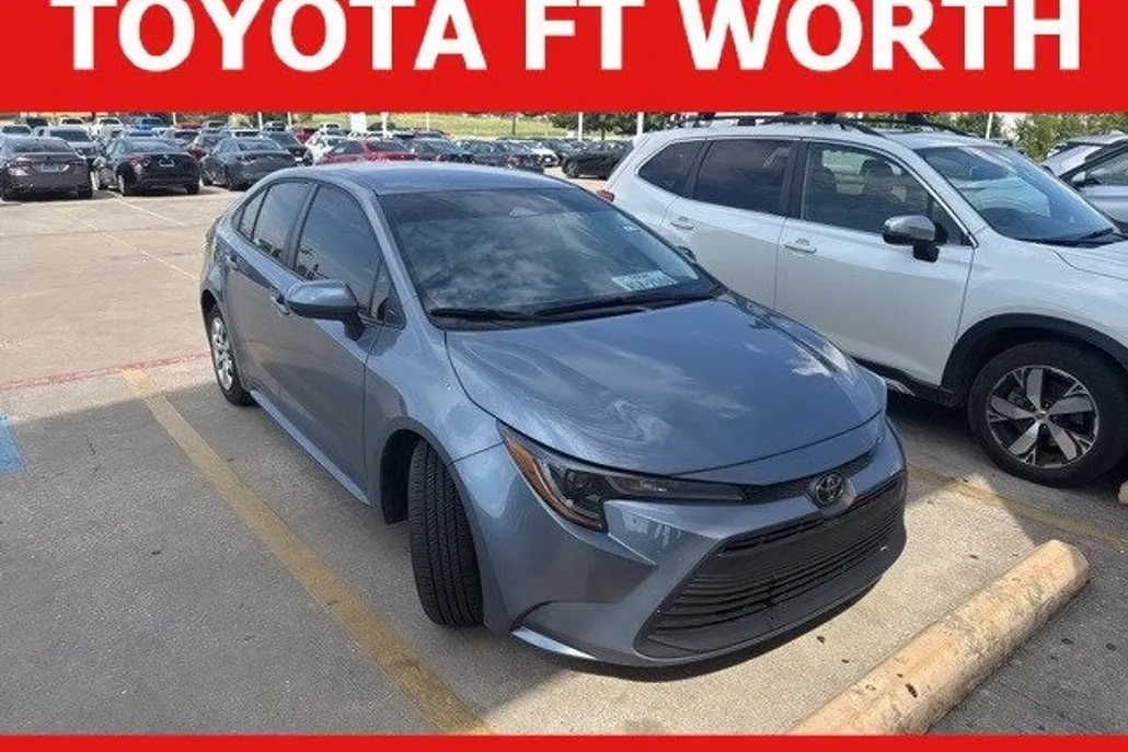 2025 Toyota Corolla LE photo 1