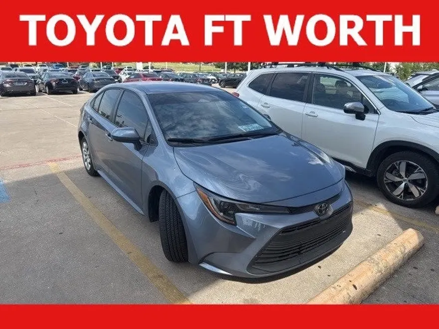 2025 Toyota Corolla LE photo 1