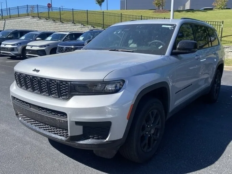2024 Jeep Grand Cherokee Laredo Altitude photo 1