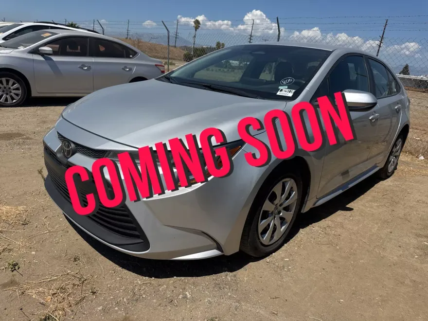 2023 Toyota Corolla LE photo 1