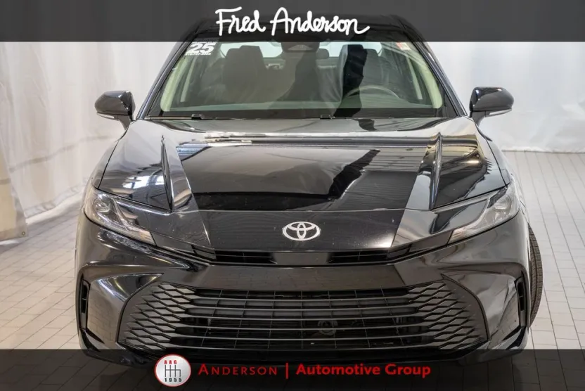 2025 Toyota Camry LE photo 1