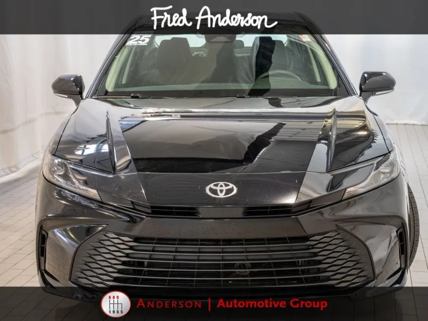 2025 Toyota Camry LE photo 1