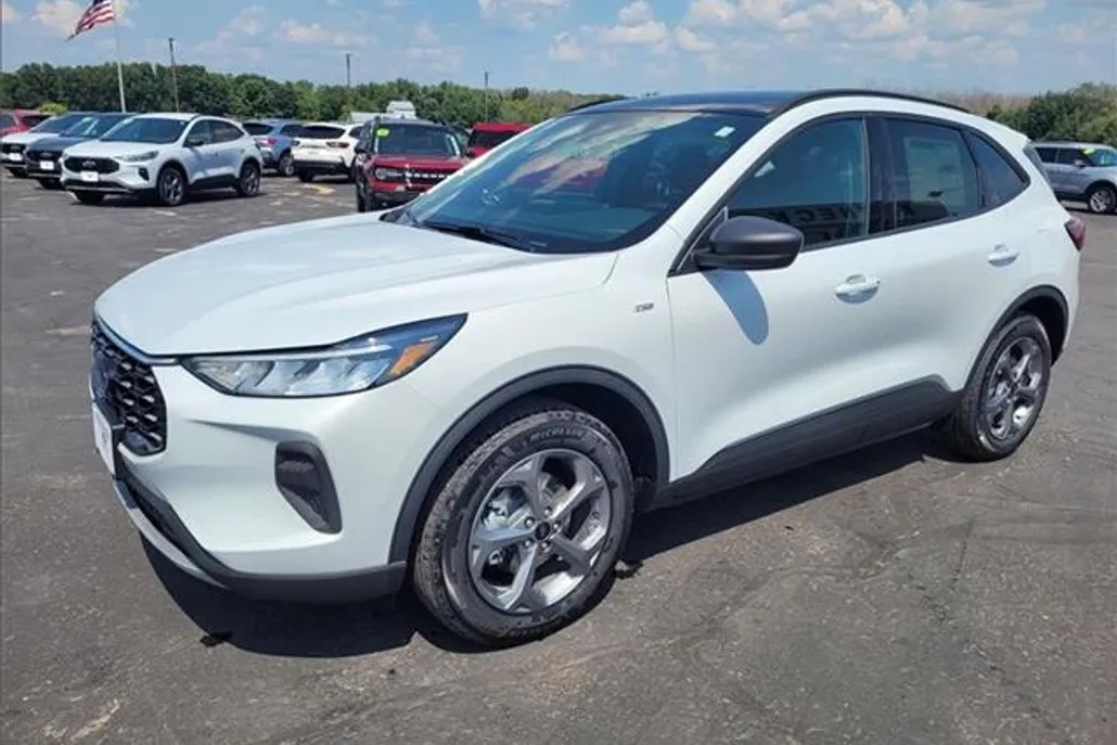 2025 Ford Escape ST-Line photo 1