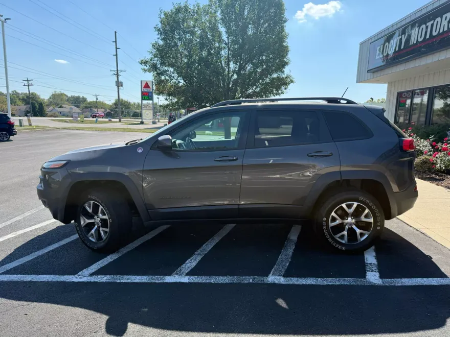 2014 Jeep Cherokee Trailhawk photo 1