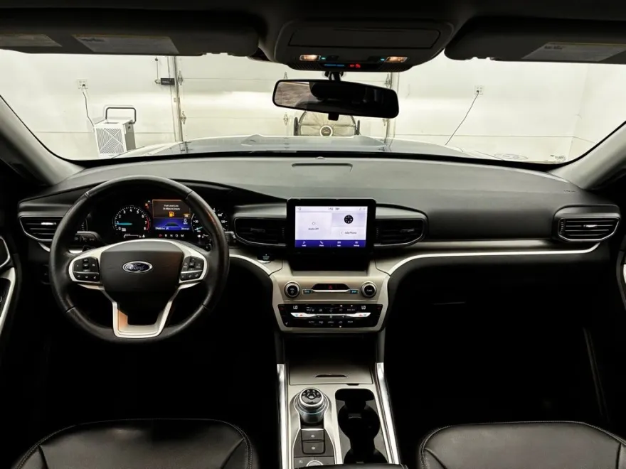 2021 Ford Explorer XLT photo 1