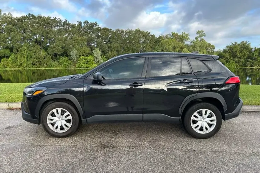 2022 Toyota Corolla Cross L photo 1