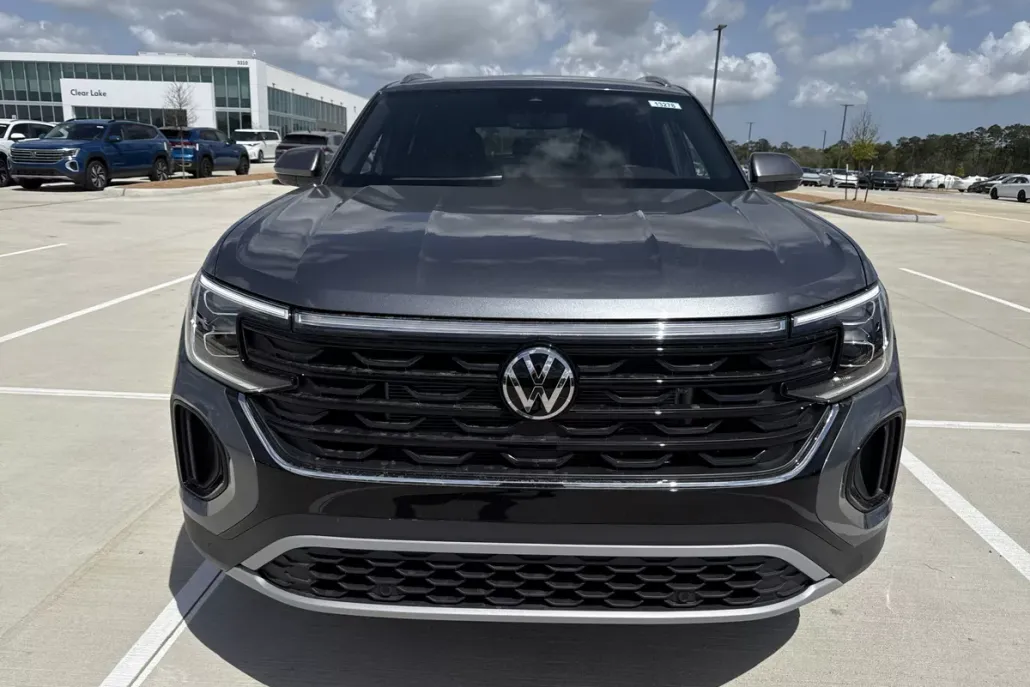 2025 Volkswagen Atlas Cross Sport SE Technology photo 1