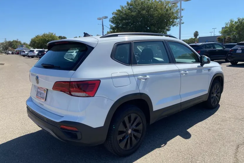 2022 Volkswagen Taos S photo 1