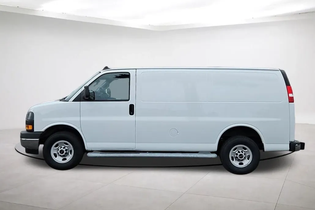 2022 Gmc Savana 2500 photo 1
