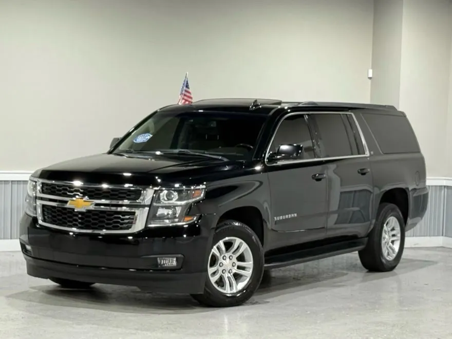 2020 Chevrolet Suburban LT photo 1