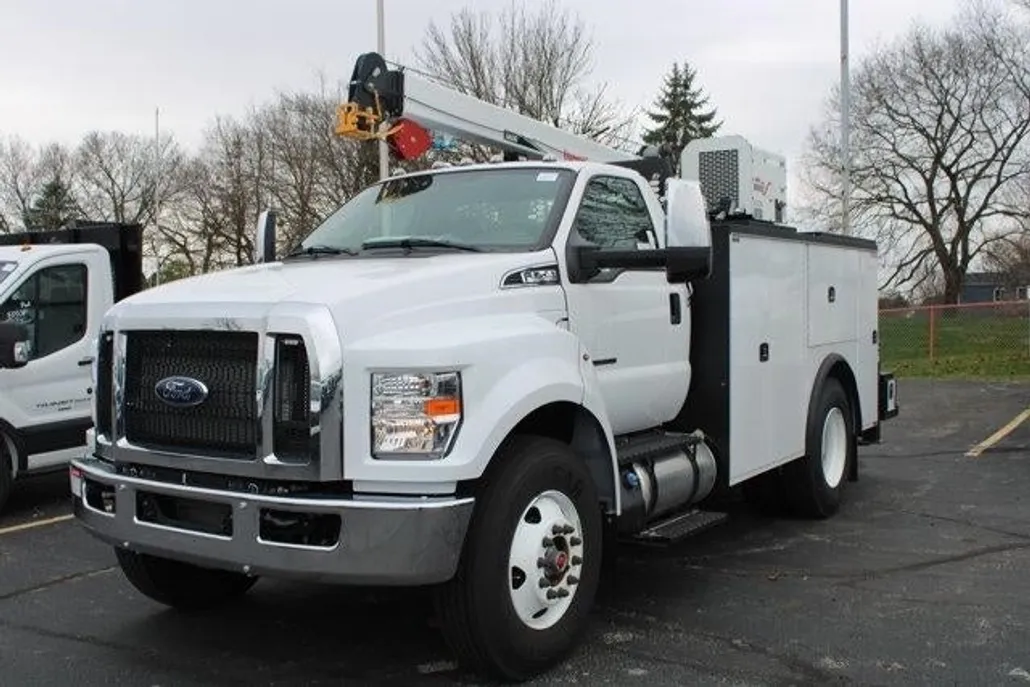 2025 Ford F-750 SuperCab photo 1