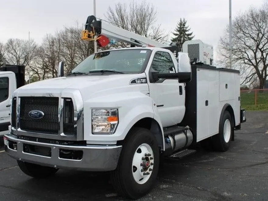 2025 Ford F-750 SuperCab photo 1