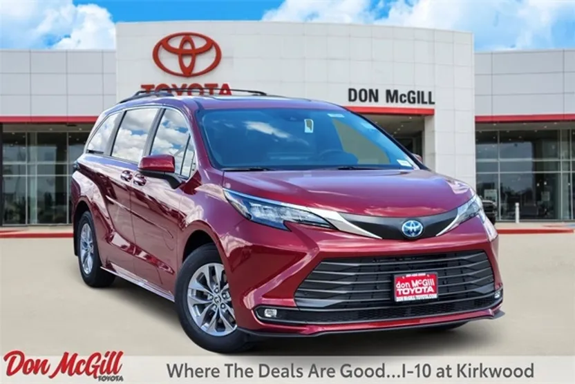 2025 Toyota Sienna XLE photo 1