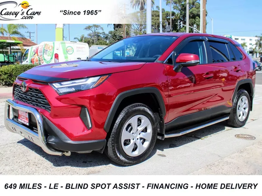 2024 Toyota RAV4 LE photo 1