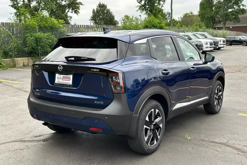 2025 Nissan Kicks SV photo 1