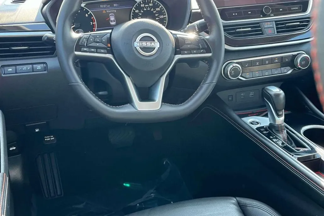 2024 Nissan Altima 2.5 SR photo 1