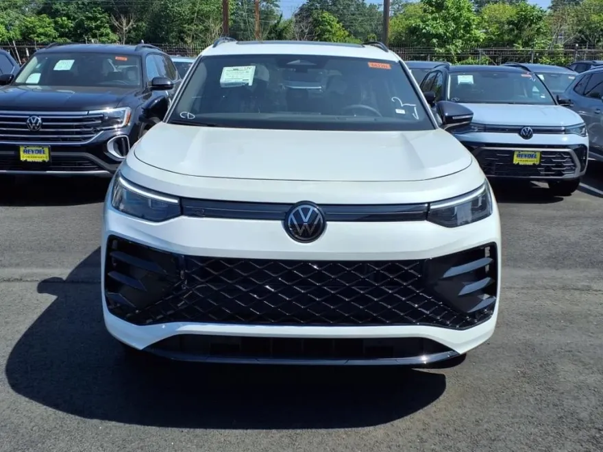 2025 Volkswagen Tiguan SE R-Line Black photo 1