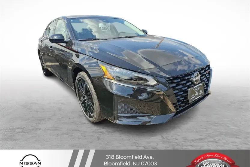 2025 Nissan Altima SR photo 1
