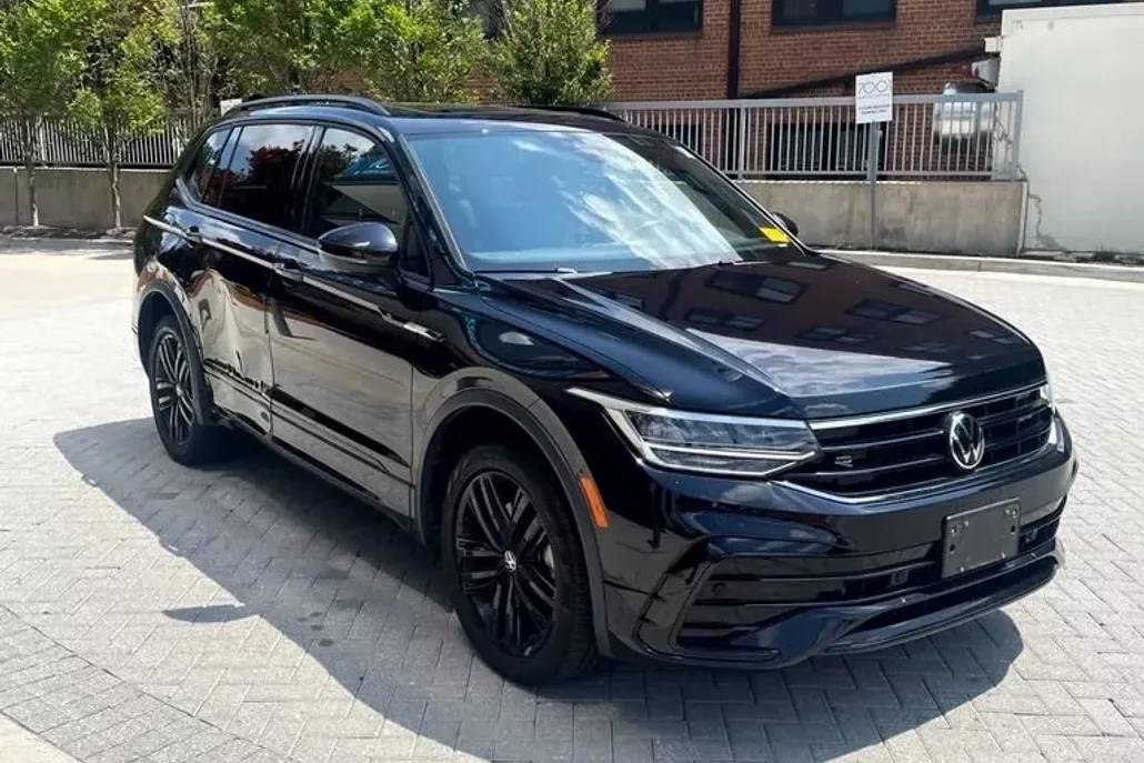 2022 Volkswagen Tiguan SE R-Line Black photo 1