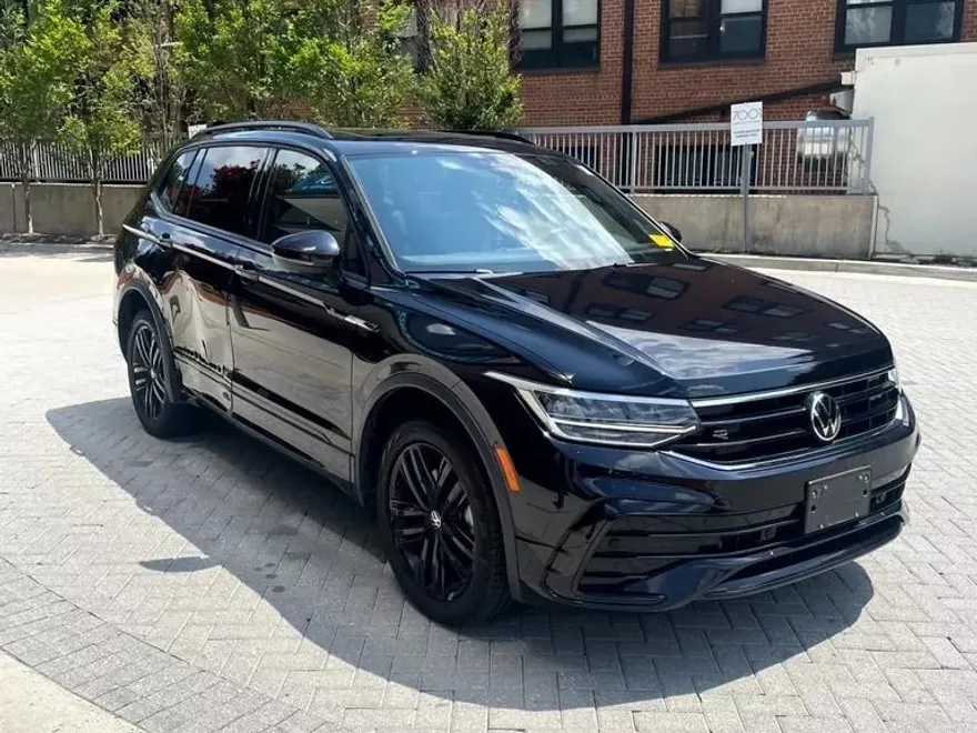 2022 Volkswagen Tiguan SE R-Line Black photo 1