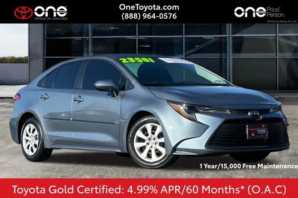 2025 Toyota Corolla LE photo 1
