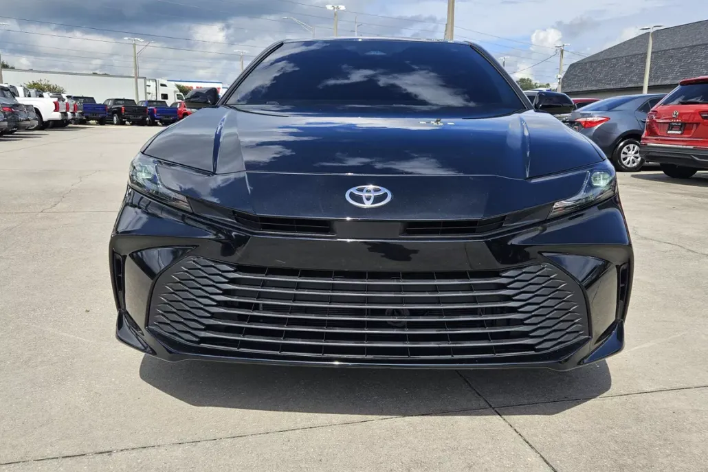 2025 Toyota Camry LE photo 1