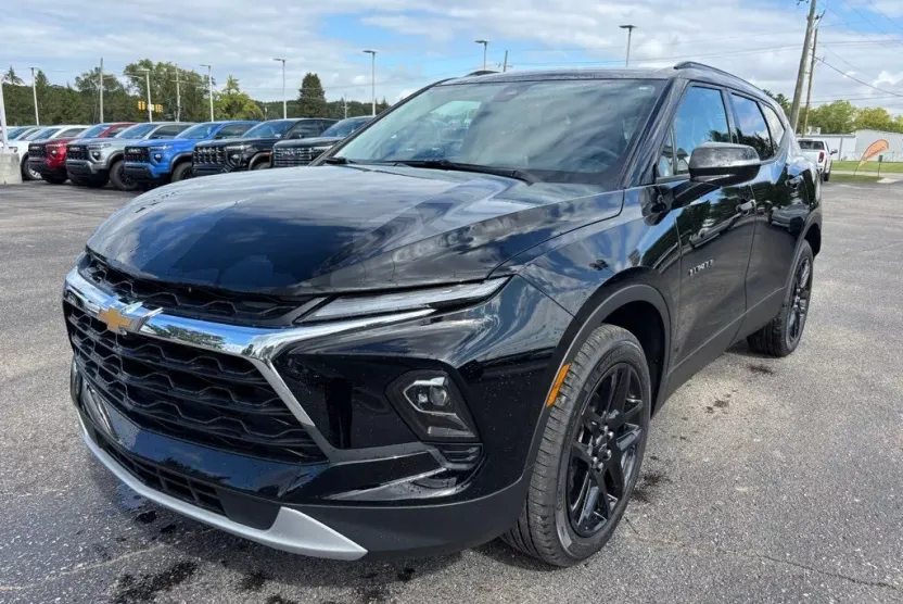 2025 Chevrolet Blazer photo 1