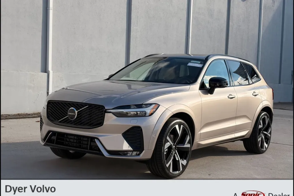 2026 Volvo XC60 B5 photo 1