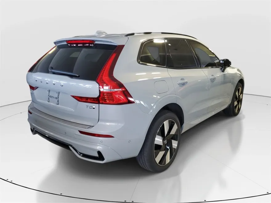 2025 Volvo XC60 Hybrid T8 Plus photo 1