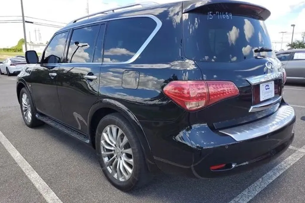 2015 Infiniti QX80 photo 1