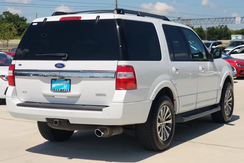 2017 Ford Expedition XLT photo 1