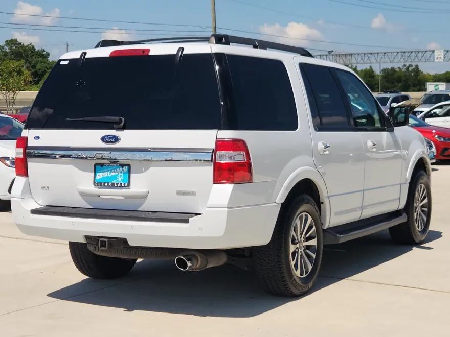2017 Ford Expedition XLT photo 1