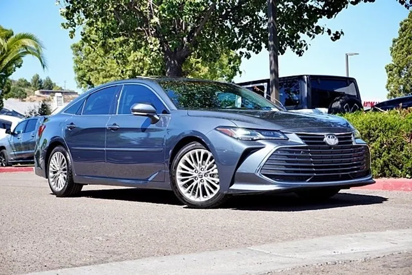 2019 Toyota Avalon Limited photo 1