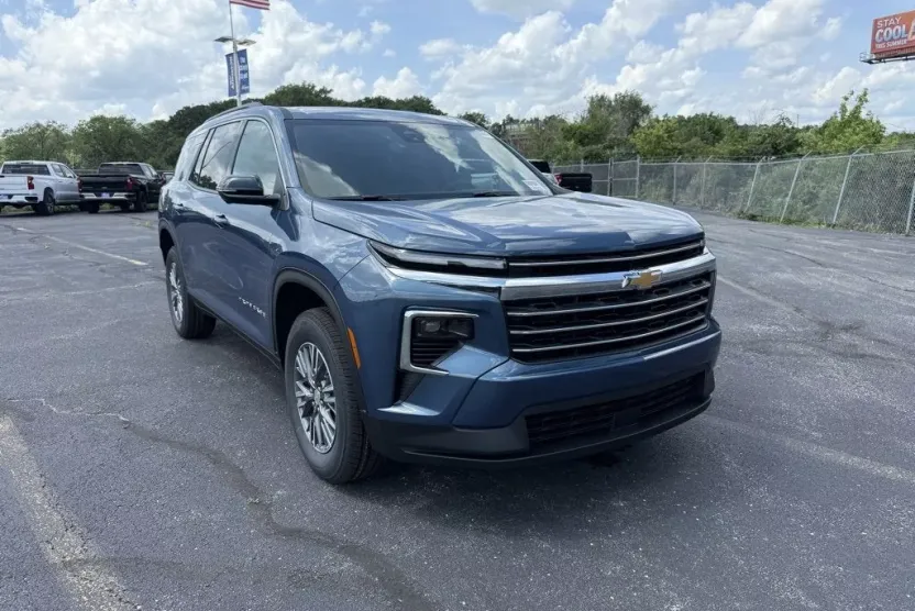 2026 Chevrolet Traverse 1LT photo 1