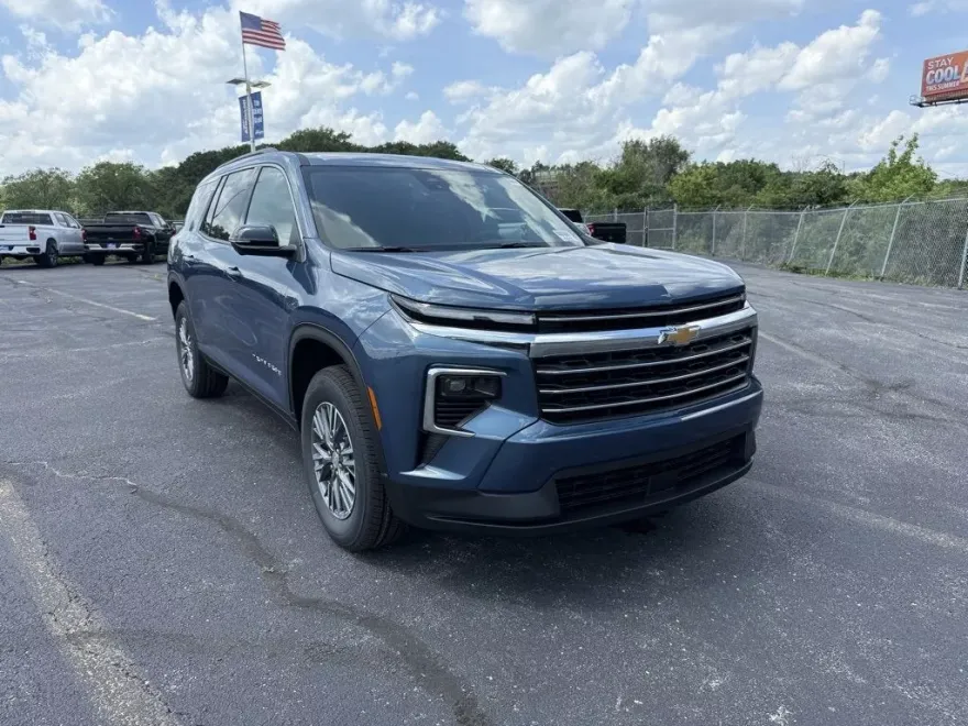 2026 Chevrolet Traverse 1LT photo 1