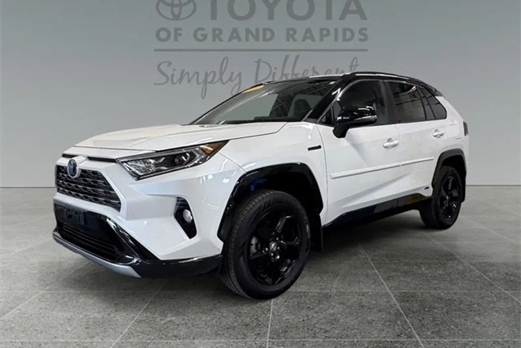 2020 Toyota RAV4 Hybrid XSE photo 1