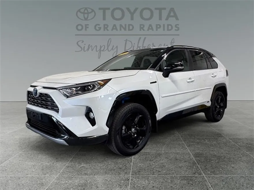 2020 Toyota RAV4 Hybrid XSE photo 1