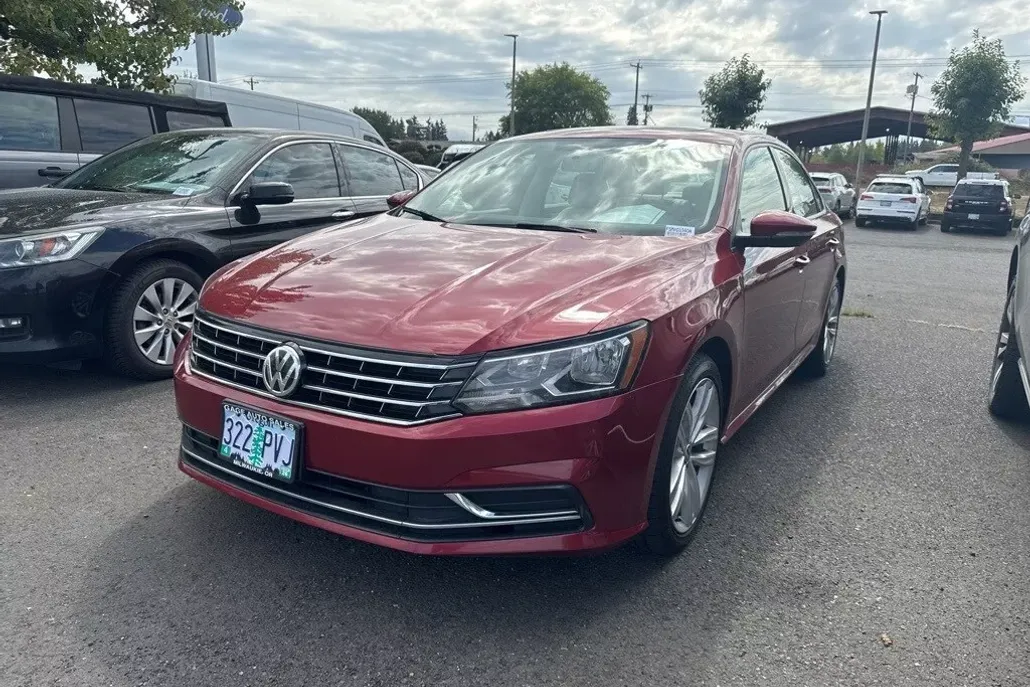 2019 Volkswagen Passat 2.0T Wolfsburg Edition photo 1