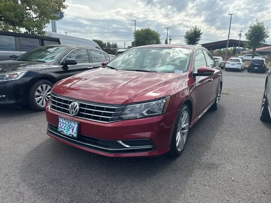 2019 Volkswagen Passat 2.0T Wolfsburg Edition photo 1