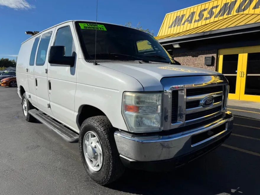 2011 Ford E-250 photo 1