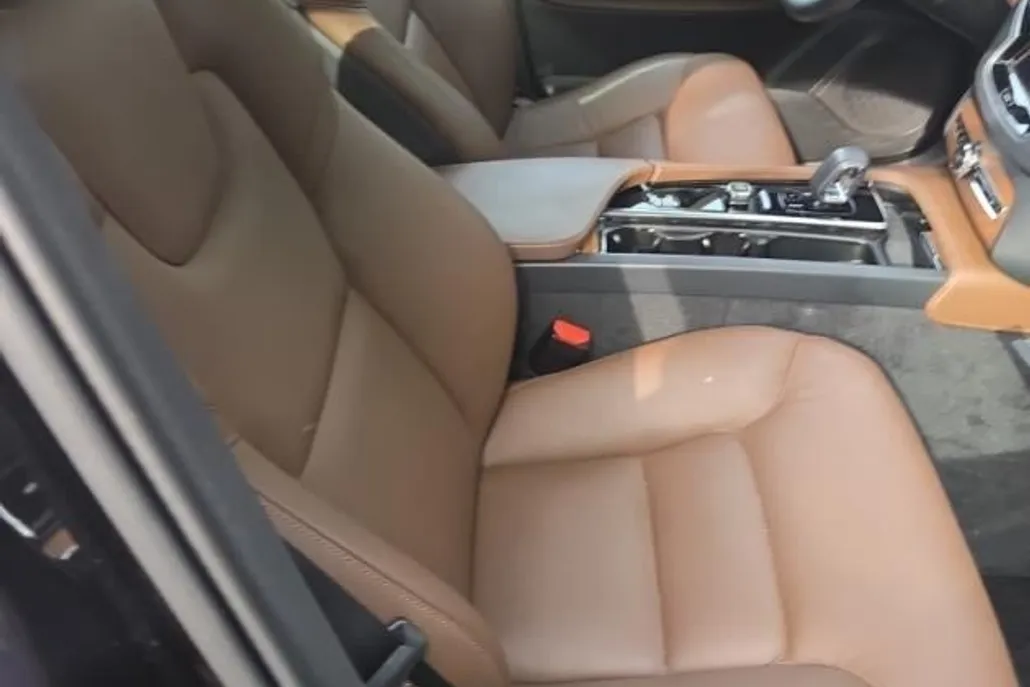 2024 Volvo XC90 AWD Plus photo 1