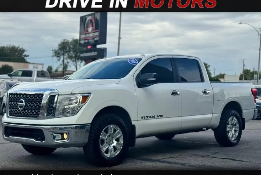 2018 Nissan Titan SV Crew Cab photo 1