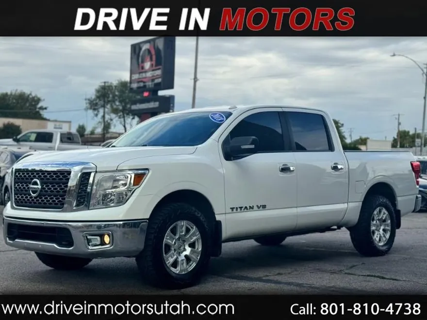 2018 Nissan Titan SV Crew Cab photo 1