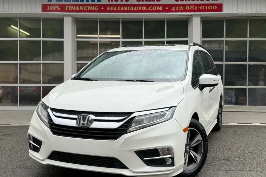 2018 Honda Odyssey Touring photo 1