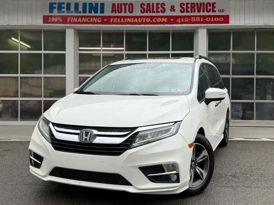 2018 Honda Odyssey Touring photo 1