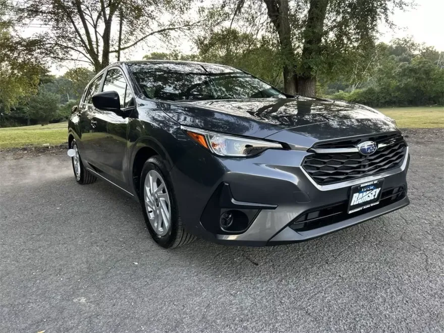 2025 Subaru Impreza Base photo 1